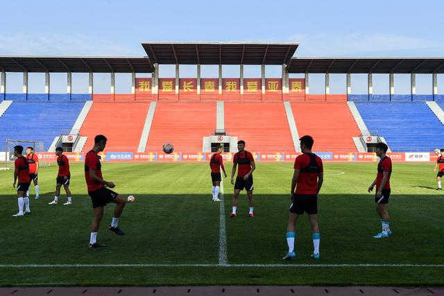 主场不敌南京 吉林男篮遭遇两连败季后赛前景堪忧主场不敌南京 吉林男篮遭遇两连败季后赛前景堪忧